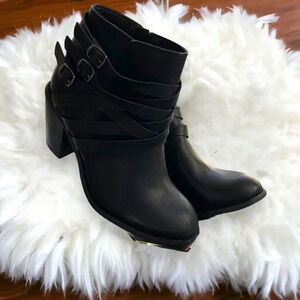 Journee collection black ankle boots size 8.5